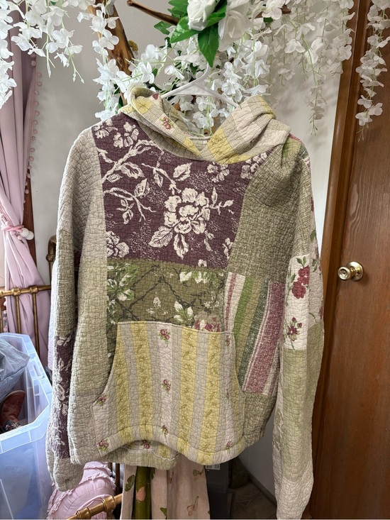 Tops - Patchwork Quilted Handmade Oversized Floral Hooded Pullover in Sage & Mauve